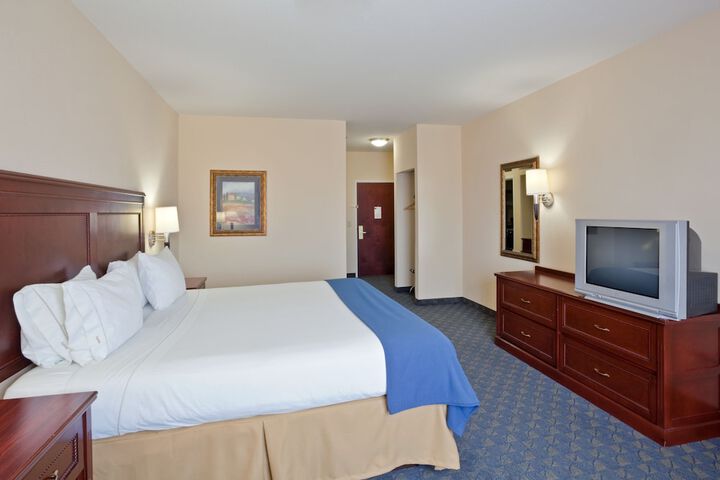 Holiday Inn Express & Suites Pampa by IHG