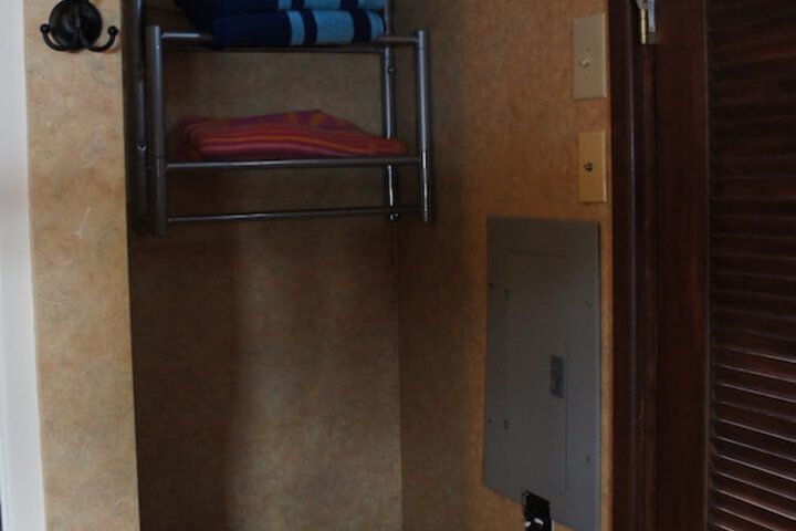 Room 33 of 40