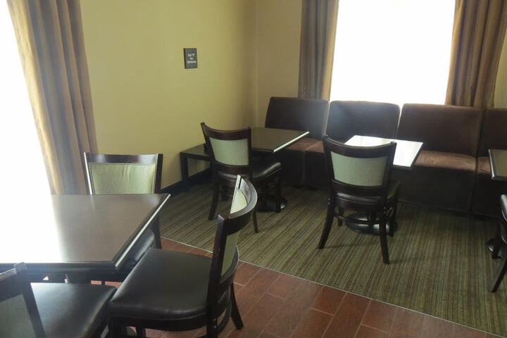 Dining 15 of 22
