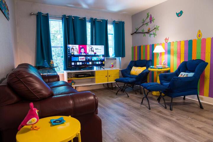 The Bluebird Cottage Style Cabin with Hot Tub near Turner Falls and Casinos
