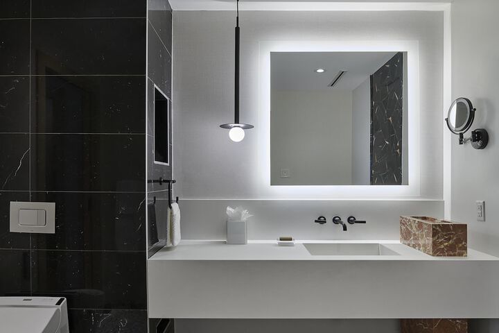 Hilton Toronto Airport Hotel & Suites
