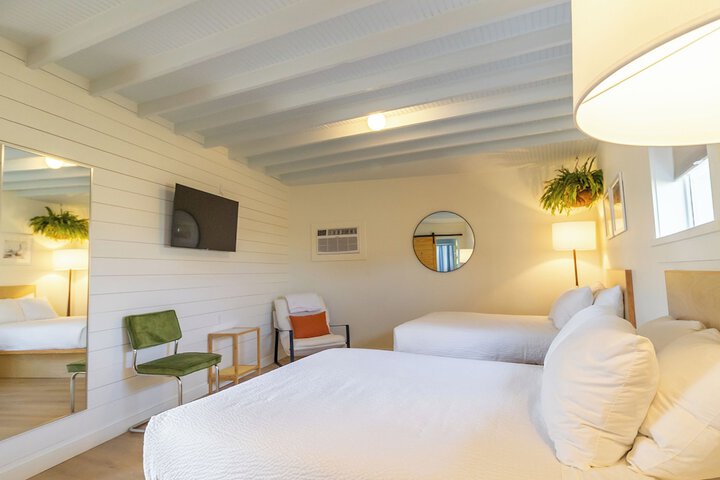 Driftwood Motel