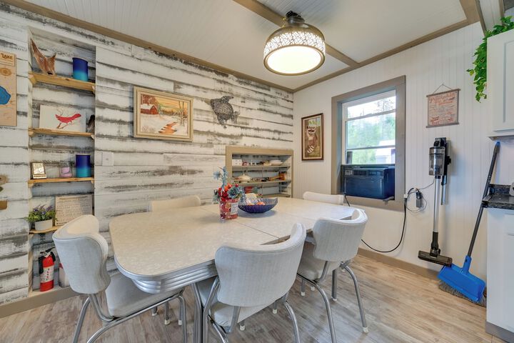 Lakefront Michigan Abode w / Deck & Fire Pit!