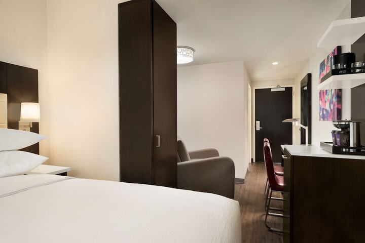 Room 26 of 127