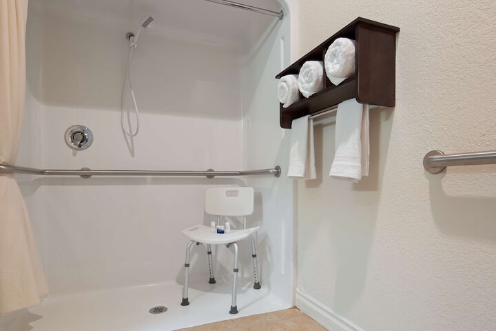 Room 14 of 60