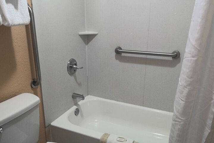 Room 5 of 13