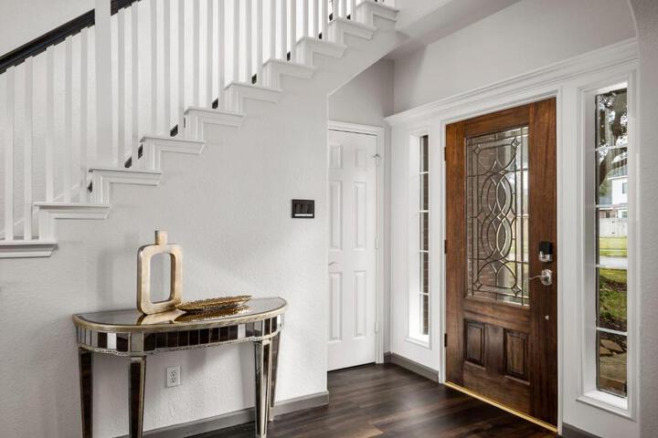 Upscale 4BR Cypress Home w Pool Hot Tub, Theater, Sleeps 20