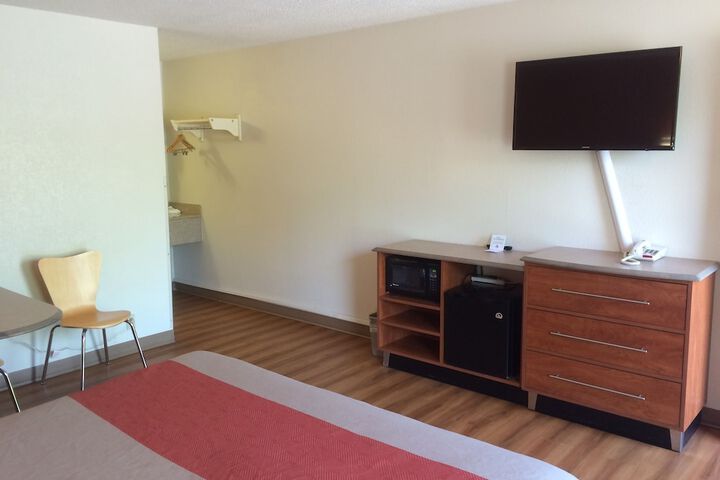 Room 21 of 37
