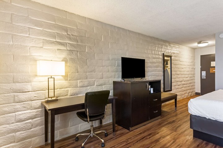 Room 20 of 37