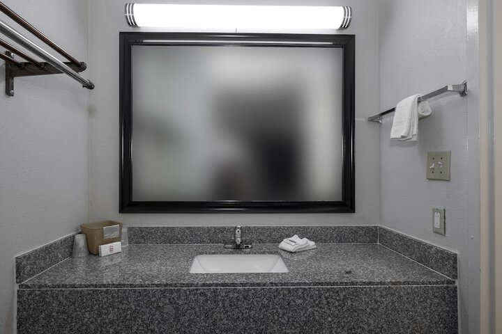 Room 9 of 24