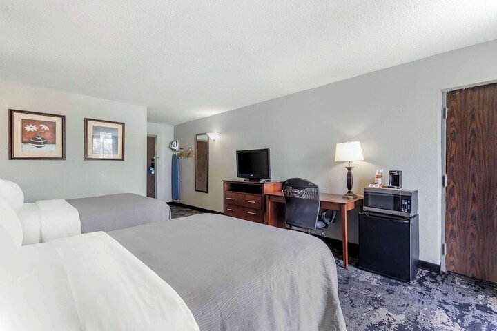 Room 25 of 32