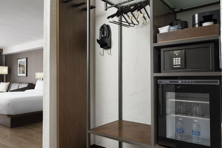 Room 27 of 51