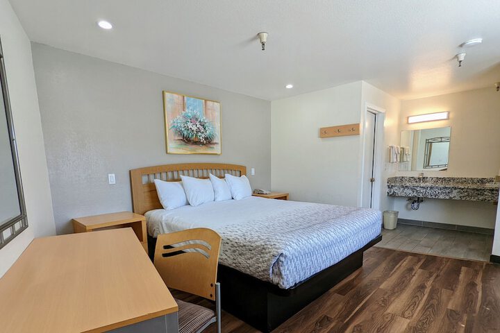 Room 48 of 80