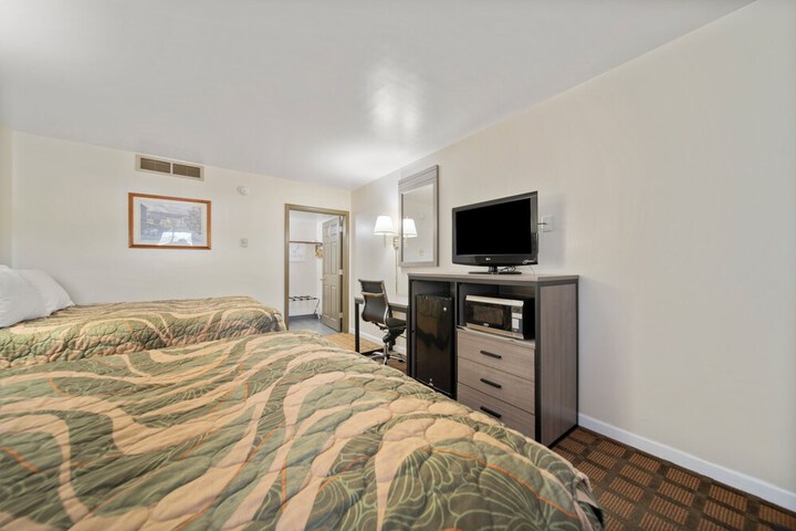 Room 8 of 38