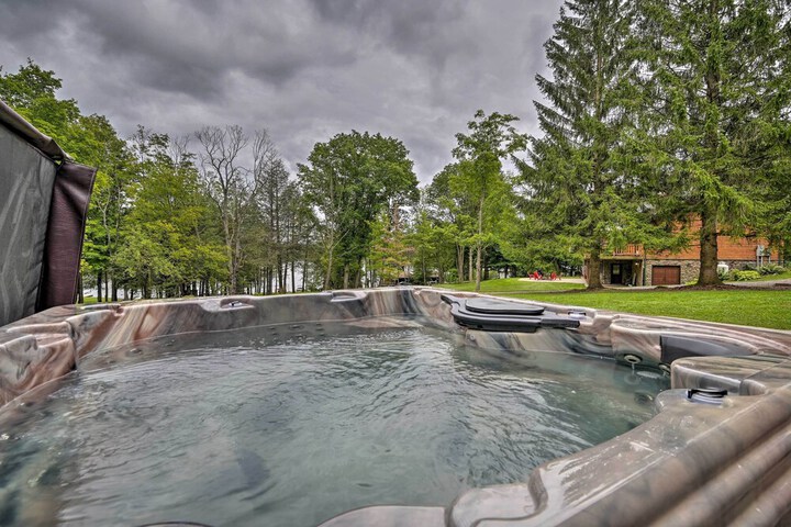 Indian Lake Retreat w / Wet Bar & Covered Deck
