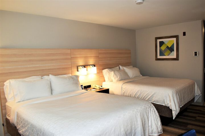 Holiday Inn Express & Suites Sedalia by IHG