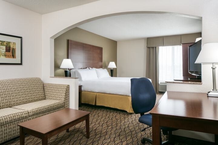 Holiday Inn Express Hotel & Suites Clinton by IHG