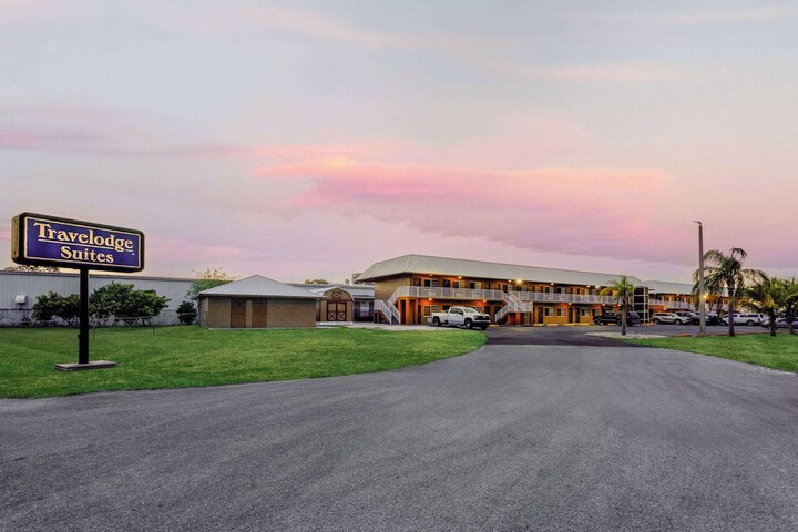 Travelodge Suites by Wyndham Lake Okeechobee