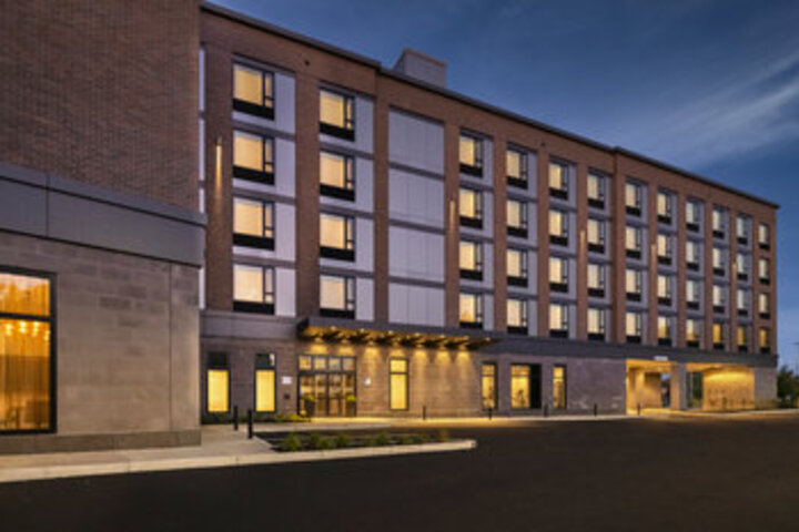 Hotel 3 of 180