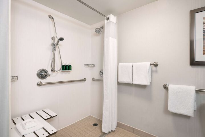 Room 14 of 37
