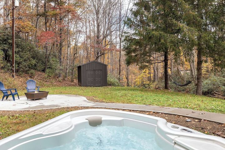 Bears Place by Avantstay Cozy Mountain Cabin in Brevard + Firepit
