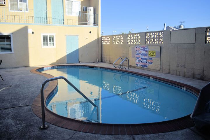 Pool 10 of 36