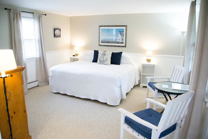 Allen Harbor Breeze Inn & Gardens