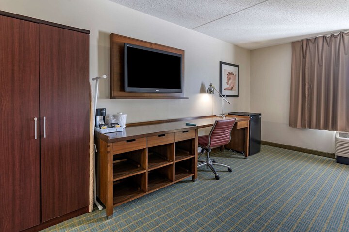 Room 30 of 46
