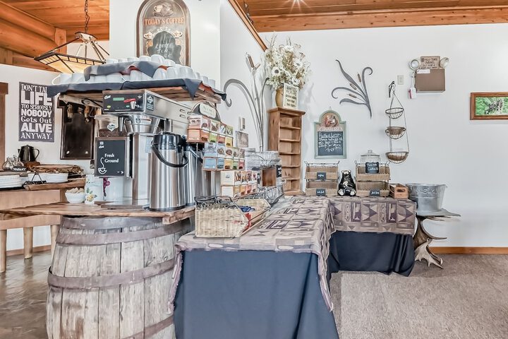 Breakfast/Coffee Service 98 of 153