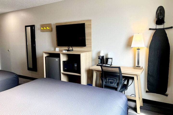 Super 8 by Wyndham Cedar Rapids
