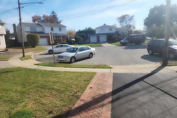 Baldwin NY 1 Bedroom Apartment Queen Size Bed