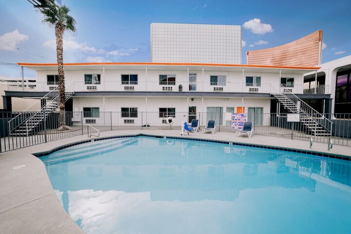 Pool 4 of 18