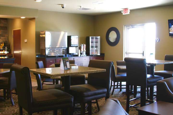 Cobblestone Hotel & Suites – Devils Lake