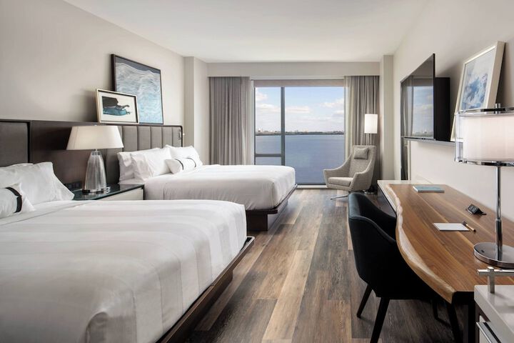 Room 32 of 60