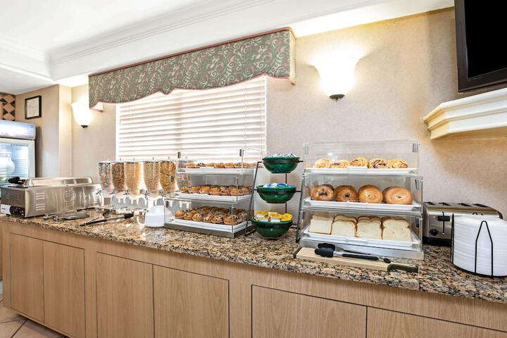 Breakfast/Coffee Service 18 of 19