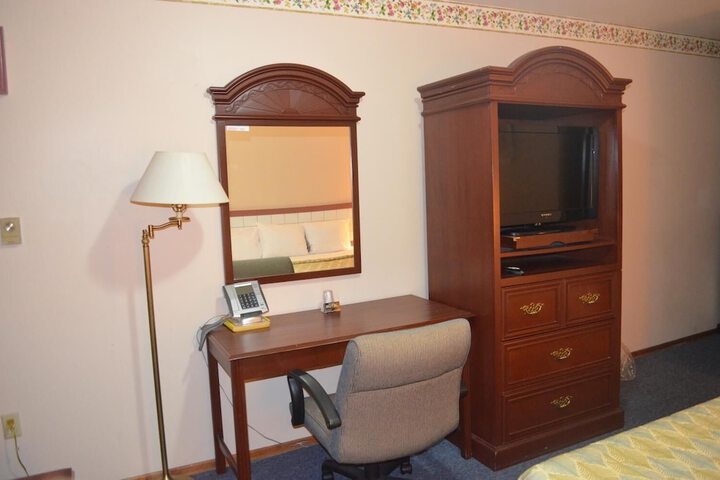 Room 6 of 24