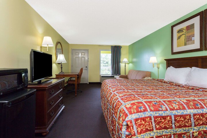 Room 14 of 26