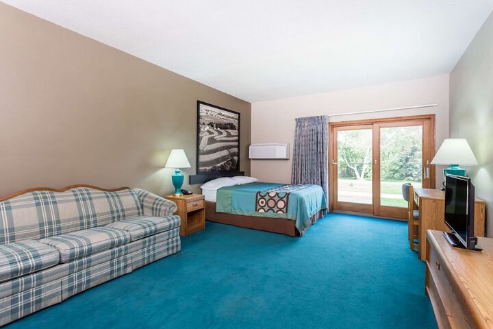 Room 9 of 13