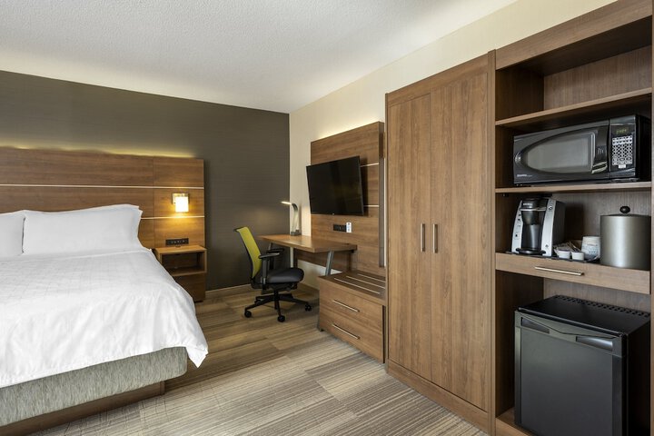 Holiday Inn Express Toronto - Downtown by IHG