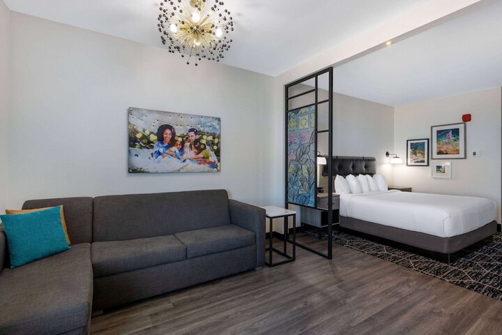 La Quinta Inn & Suites by Wyndham Maricopa - Copper Sky