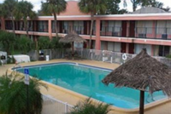 BAYSIDE INN PINELLAS PARK CLEARWATER (EX