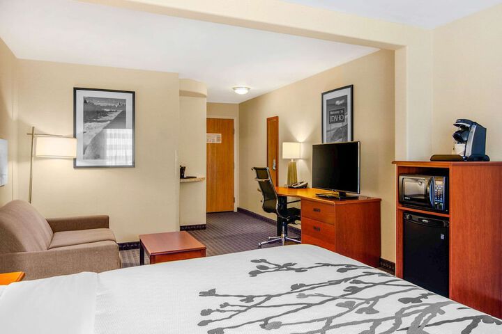 Room 32 of 46