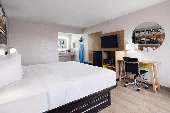 Room 27 of 29