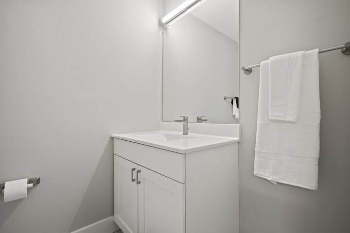 2BR Stay Close to Downtown