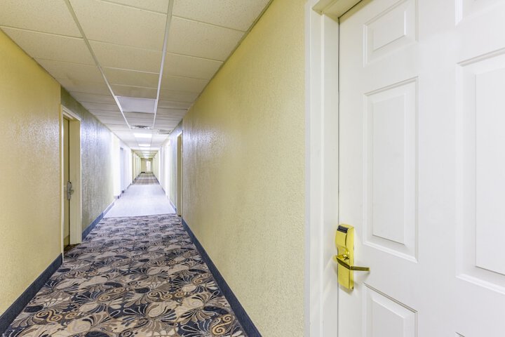Ballroom/Hall 43 of 45