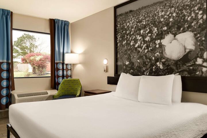 Super 8 by Wyndham Ocean Springs Biloxi