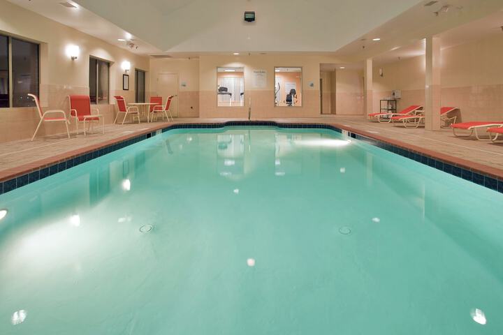 Holiday Inn Express Hotel & Suites Fredericksburg by IHG