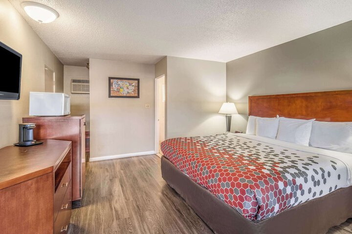Econo Lodge Inn & Suites Yreka