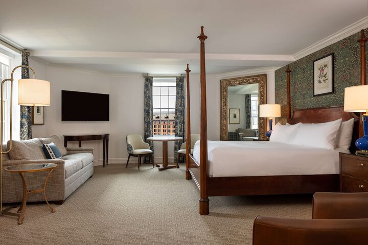 Hotel Roanoke & Conference Center Curio Collection by Hilton