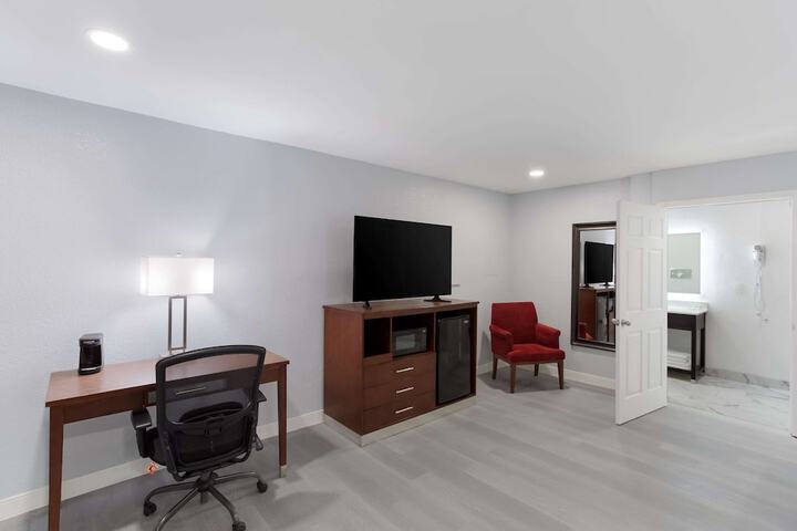 Room 16 of 37